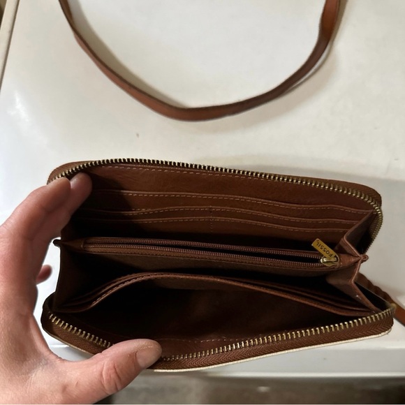 Fossil brown and white Crossbody and matching wallet - Picture 5 of 6